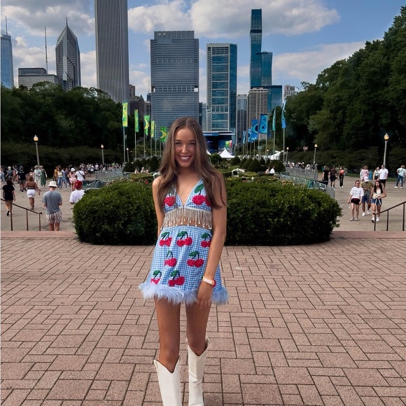 Magical Wonderland — Cherry Patterned Festival Set - Picture 3 of 4